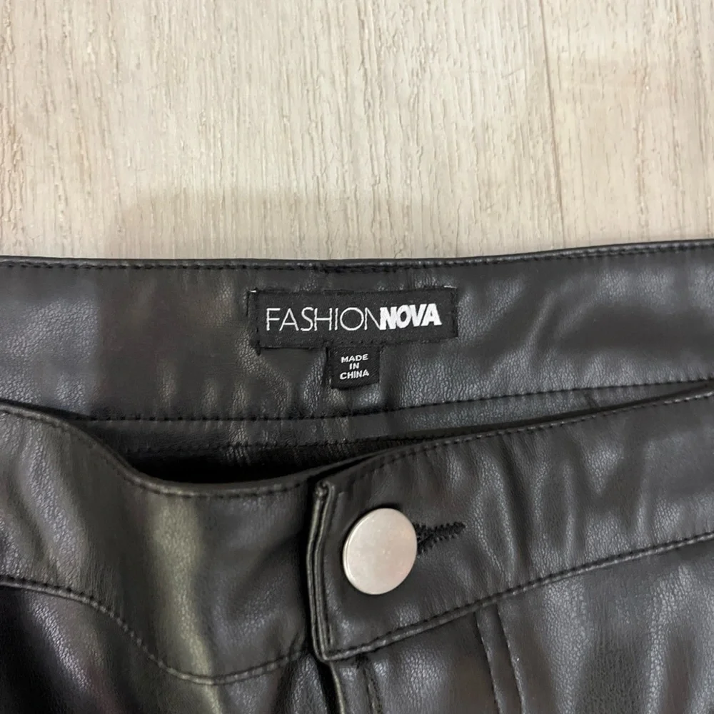 Fashion Nova Women’s Black Faux Leather Cargo Mini Skirt Plus Sz 2X Chic TC0426